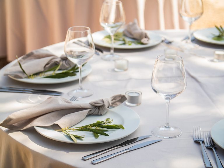 The Importance of Professional Linen Service for Hotels and Restaurants